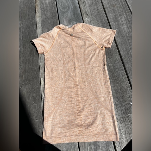 Lululemon size 2 orange top - Picture 2 of 4